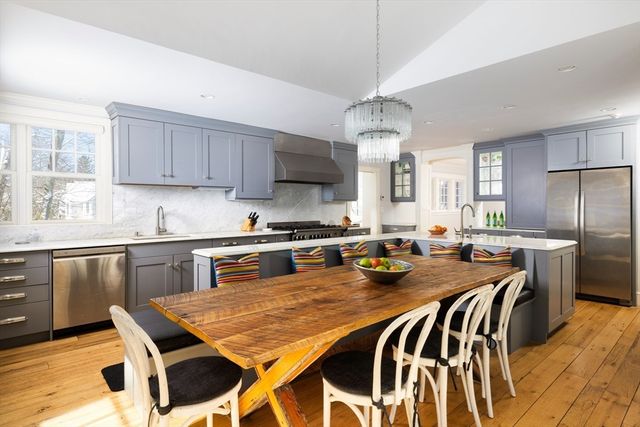 18 Moffat Road, Newton, MA 02468