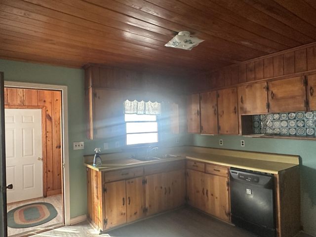 123 N MAGNOLIA ST, Adamsville, TN 38310