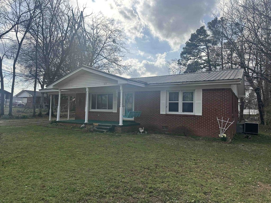 123 N MAGNOLIA ST, Adamsville, TN 38310