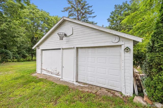 1257 Byron Road, Howell, MI 48843