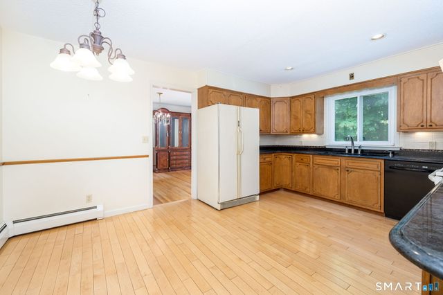 33 Hurds Hill Road, Woodbury, CT 06798
