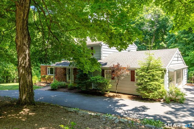 33 Hurds Hill Road, Woodbury, CT 06798