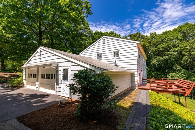 33 Hurds Hill Road, Woodbury, CT 06798