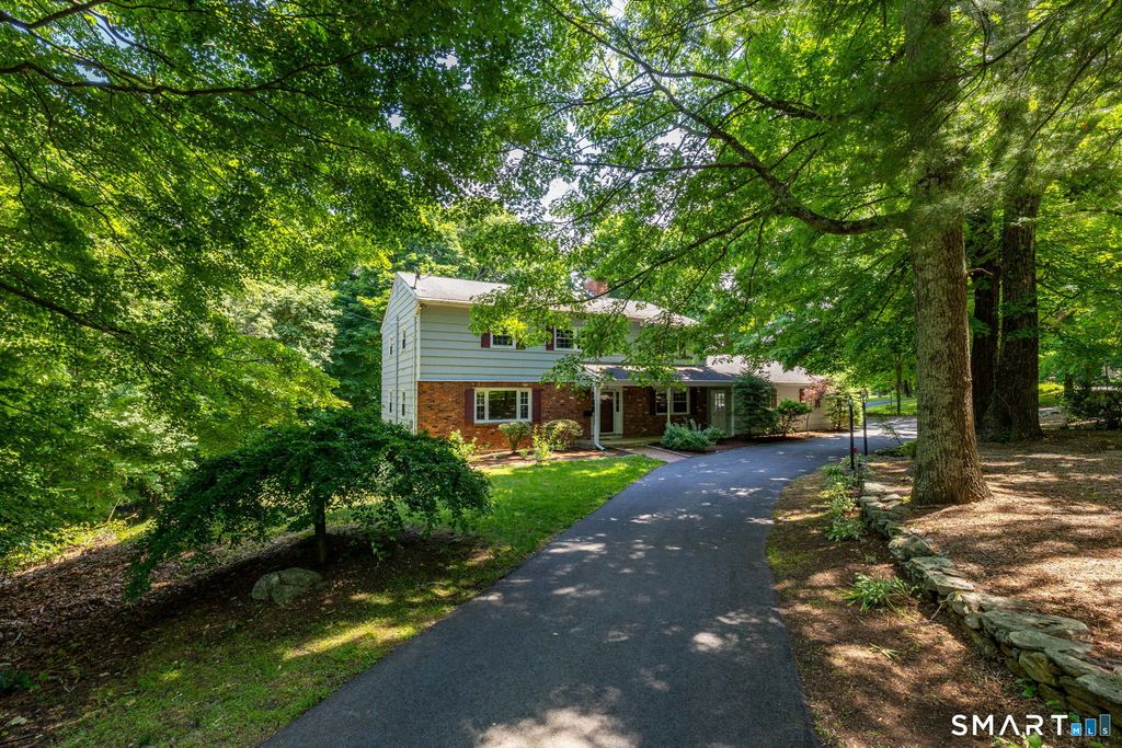 33 Hurds Hill Road, Woodbury, CT 06798