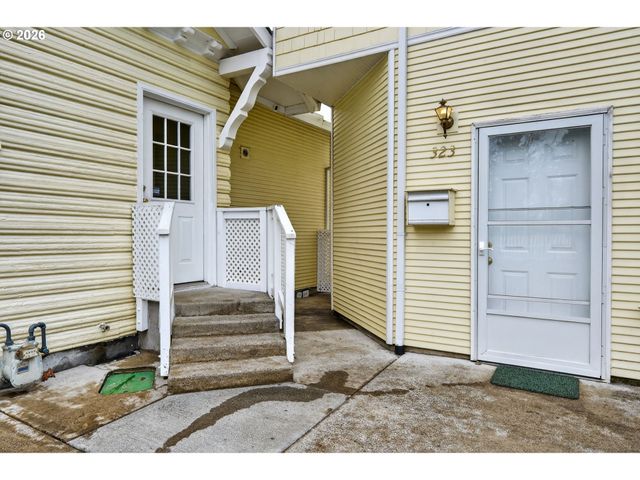 325 E ARLINGTON St, Gladstone, OR 97027