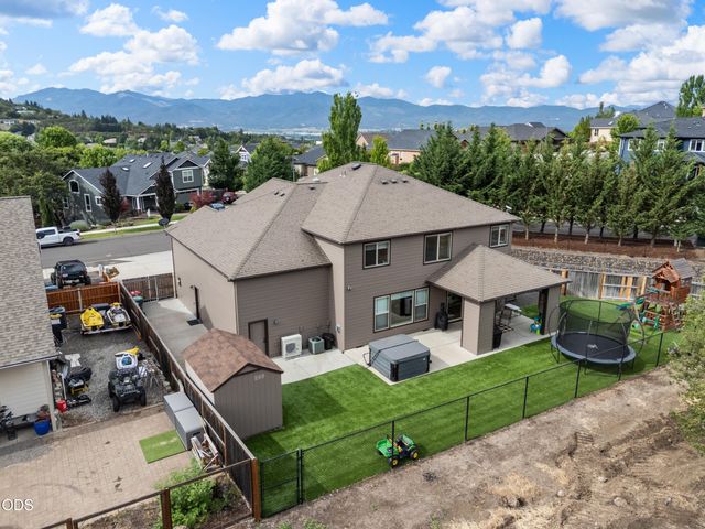 4401 Vista Pointe Drive, Medford, OR 97504