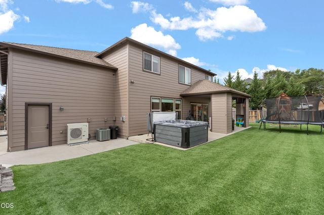 4401 Vista Pointe Drive, Medford, OR 97504