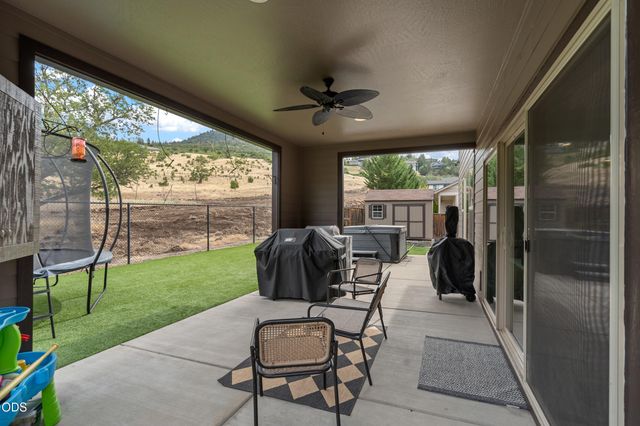 4401 Vista Pointe Drive, Medford, OR 97504