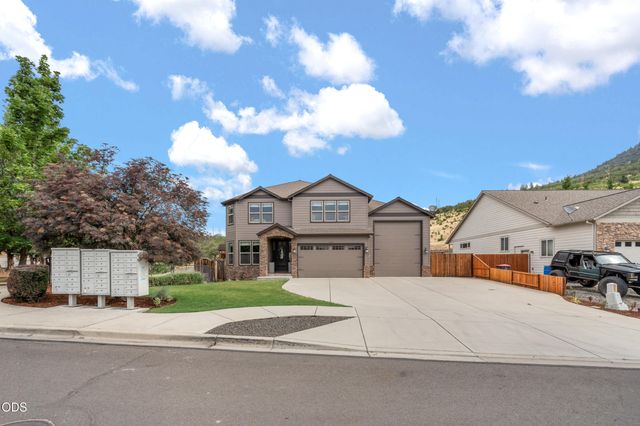 4401 Vista Pointe Drive, Medford, OR 97504