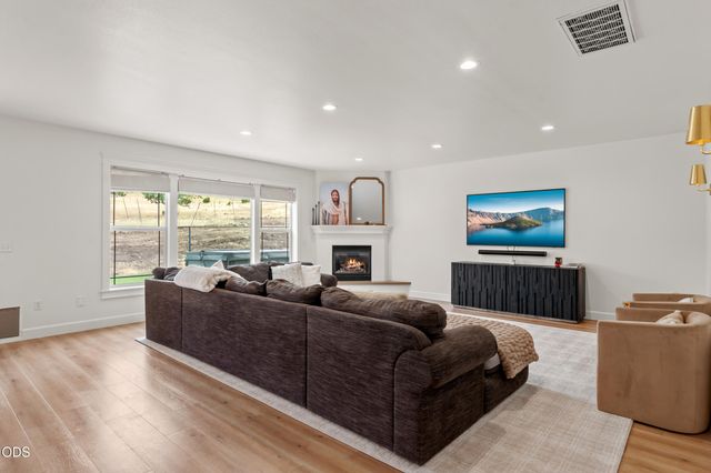 4401 Vista Pointe Drive, Medford, OR 97504