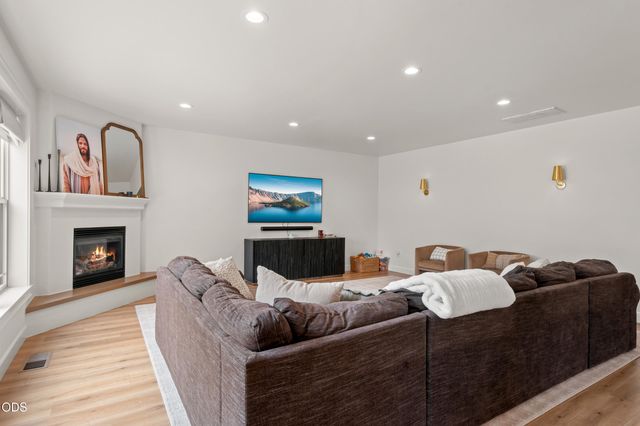 4401 Vista Pointe Drive, Medford, OR 97504