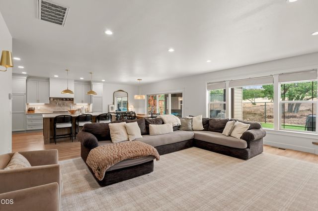 4401 Vista Pointe Drive, Medford, OR 97504