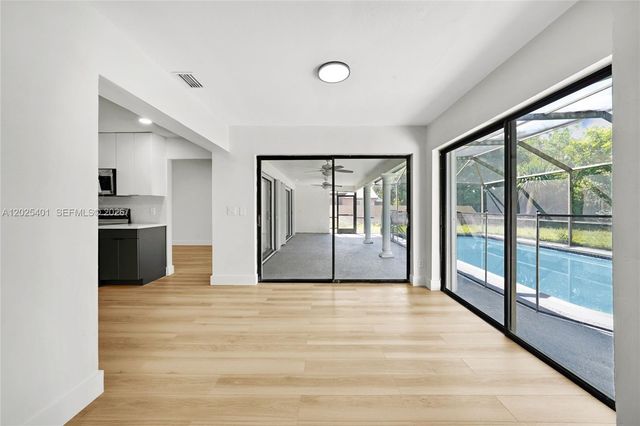8475 NW 2nd Mnr, Coral Springs, FL 33071