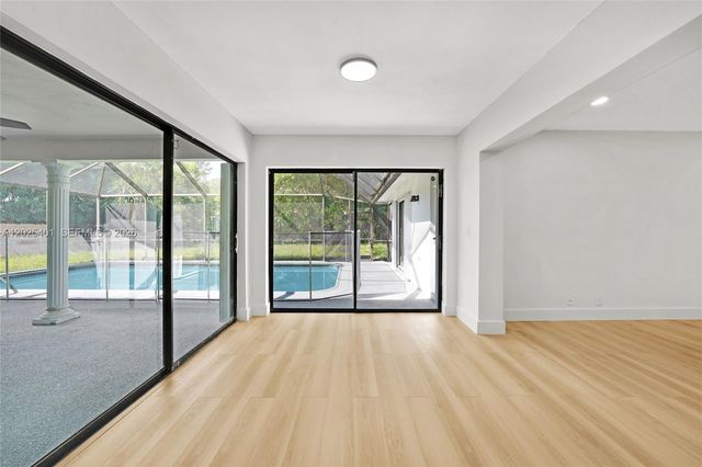 8475 NW 2nd Mnr, Coral Springs, FL 33071