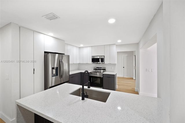 8475 NW 2nd Mnr, Coral Springs, FL 33071