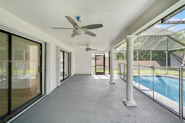 8475 NW 2nd Mnr, Coral Springs, FL 33071