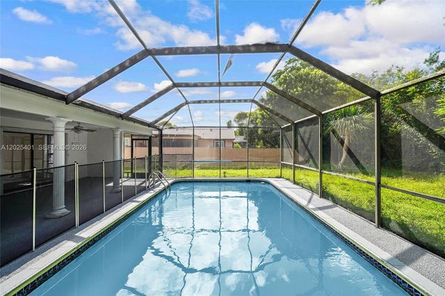 8475 NW 2nd Mnr, Coral Springs, FL 33071