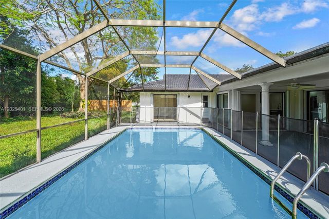 8475 NW 2nd Mnr, Coral Springs, FL 33071