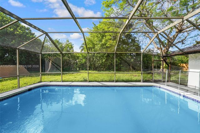 8475 NW 2nd Mnr, Coral Springs, FL 33071
