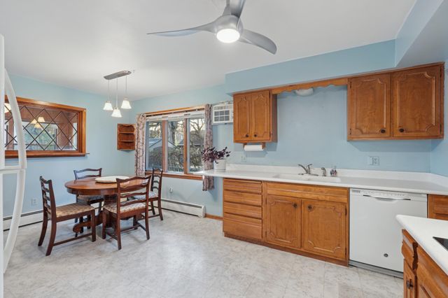 990 Hawthorne Avenue E, Saint Paul, MN 55106