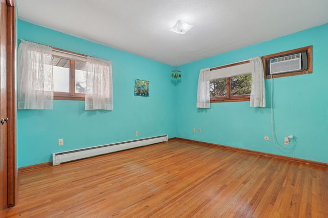 990 Hawthorne Avenue E, Saint Paul, MN 55106