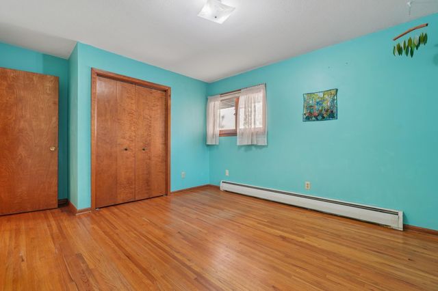 990 Hawthorne Avenue E, Saint Paul, MN 55106