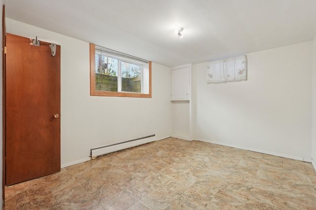 990 Hawthorne Avenue E, Saint Paul, MN 55106