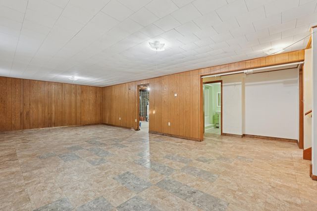 990 Hawthorne Avenue E, Saint Paul, MN 55106