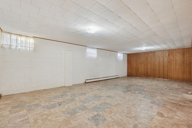 990 Hawthorne Avenue E, Saint Paul, MN 55106