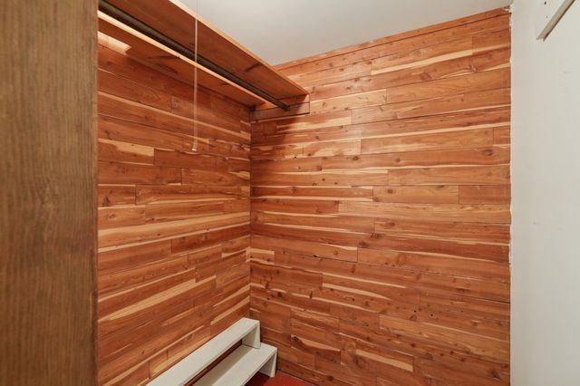 990 Hawthorne Avenue E, Saint Paul, MN 55106