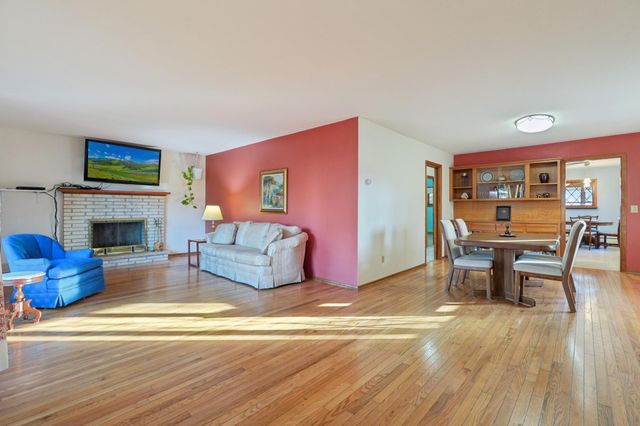 990 Hawthorne Avenue E, Saint Paul, MN 55106