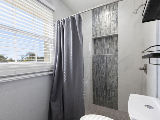 5209 LLOYD STREET, Seffner, FL 33584