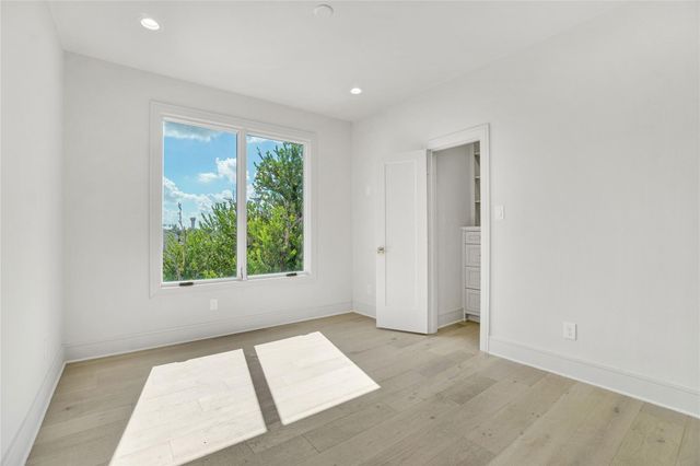 5439 Darling Street, Houston, TX 77007