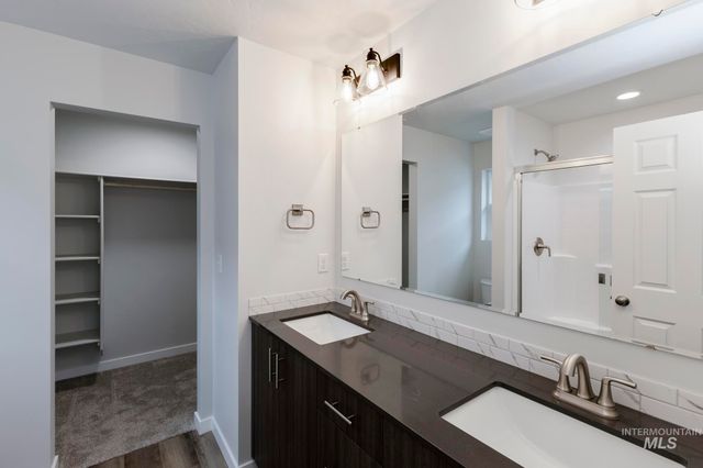 3030 E Mossy Creek Dr, Kuna, ID 83634