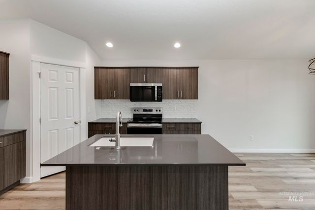 3030 E Mossy Creek Dr, Kuna, ID 83634