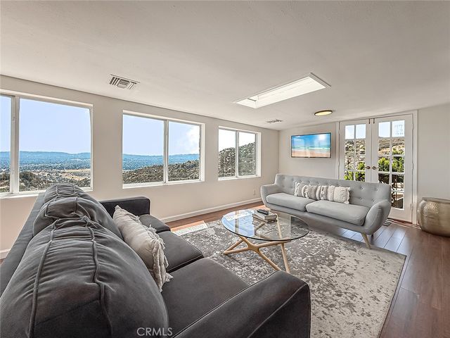 10200 Lilac, Chatsworth, CA 93063