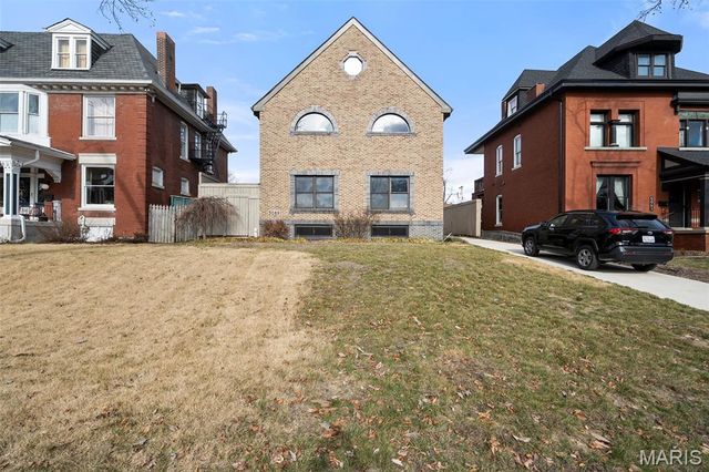 5089 Waterman Boulevard, St Louis, MO 63108