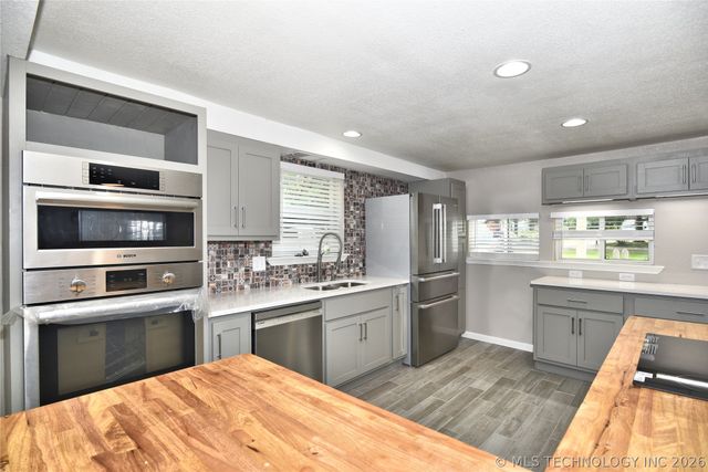 28082 E 121st Street S, Coweta, OK 74429