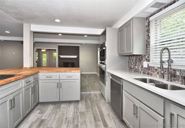 28082 E 121st Street S, Coweta, OK 74429