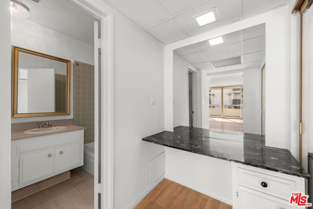 1300 Midvale Avenue 408, Los Angeles, CA 90024