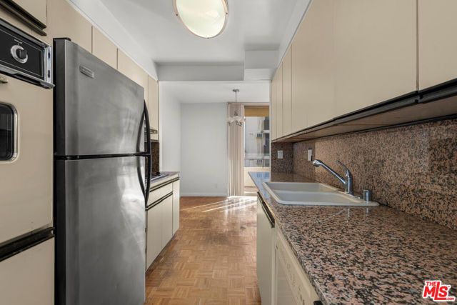 1300 Midvale Avenue 408, Los Angeles, CA 90024