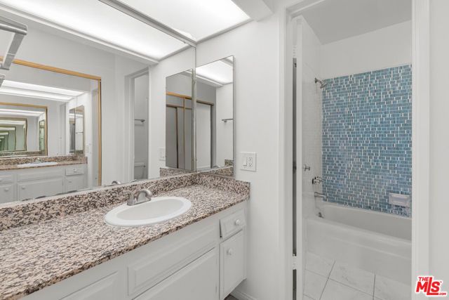 1300 Midvale Avenue 408, Los Angeles, CA 90024