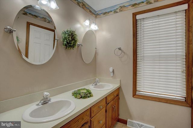 515 STARR AVE, Chambersburg, PA 17202