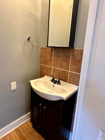 921 Cottage Avenue, Fort Wayne, IN 46807
