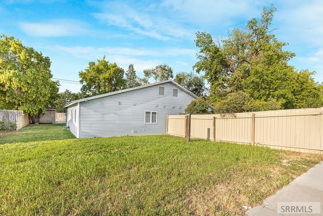 462 E 17th Street, Idaho Falls, ID 83404