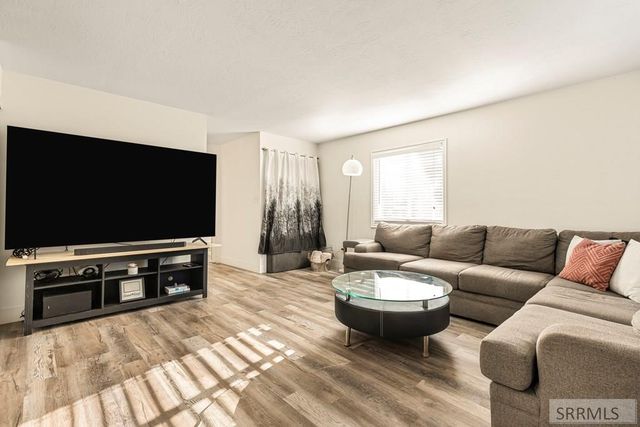 462 E 17th Street, Idaho Falls, ID 83404