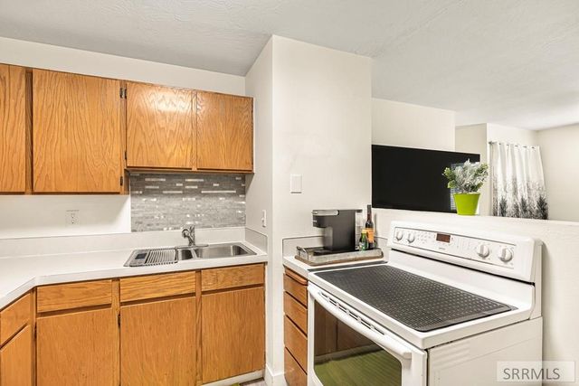 462 E 17th Street, Idaho Falls, ID 83404