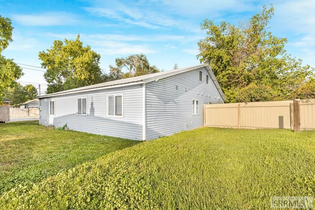 Image 13 of property listing at 462 E 17th Street, Idaho Falls, ID 83404