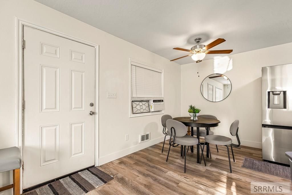 Image 4 of property listing at 462 E 17th Street, Idaho Falls, ID 83404