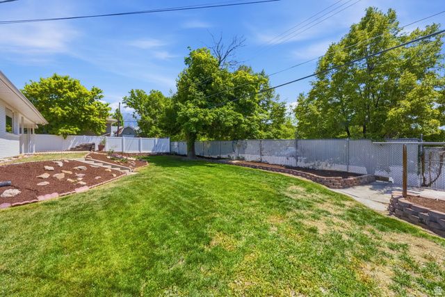 1934 E SEVERN DR, Holladay, UT 84124